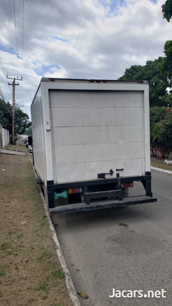 2006 Isuzu NPR-4