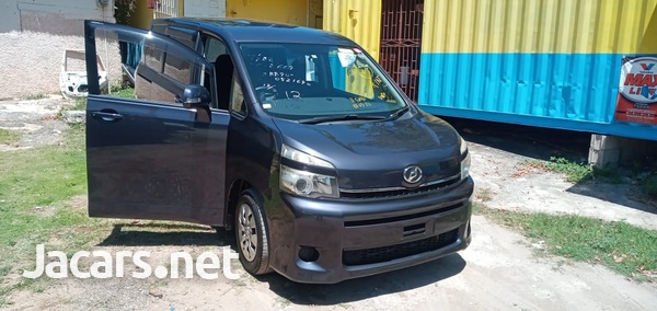Toyota Voxy 2,0L 2012-1
