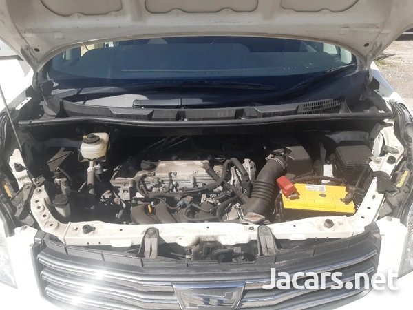 Toyota Noah 2,0L 2013-10