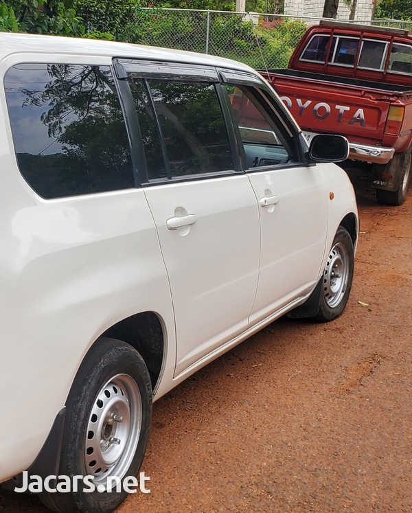 Toyota Probox 1,5L 2012-4