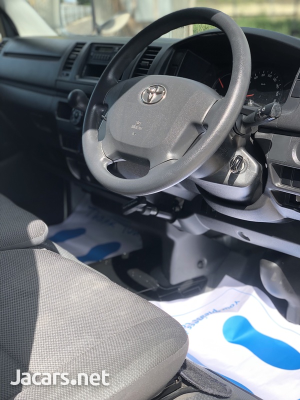 2017 Toyota Hiace-9