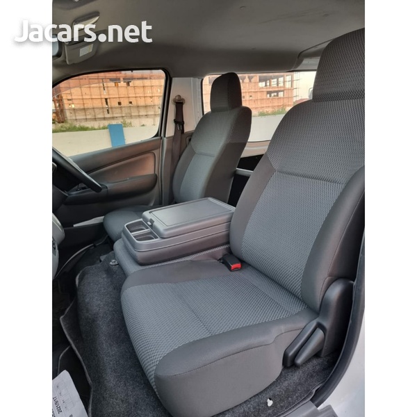 Nissan Caravan 2,0L 2016-8