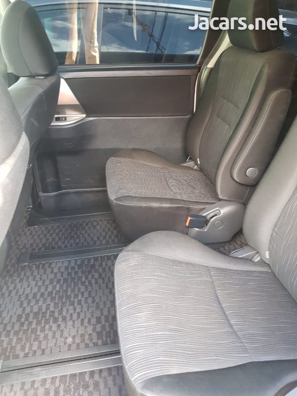 Toyota Noah 2,0L 2012-5