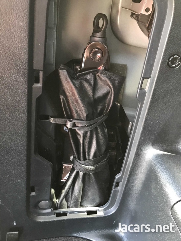 Toyota Voxy 2,0L 2013-8