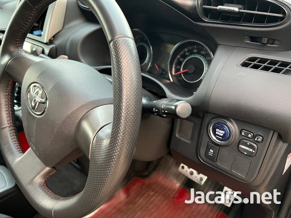 Toyota Wish 1,8L 2012-9