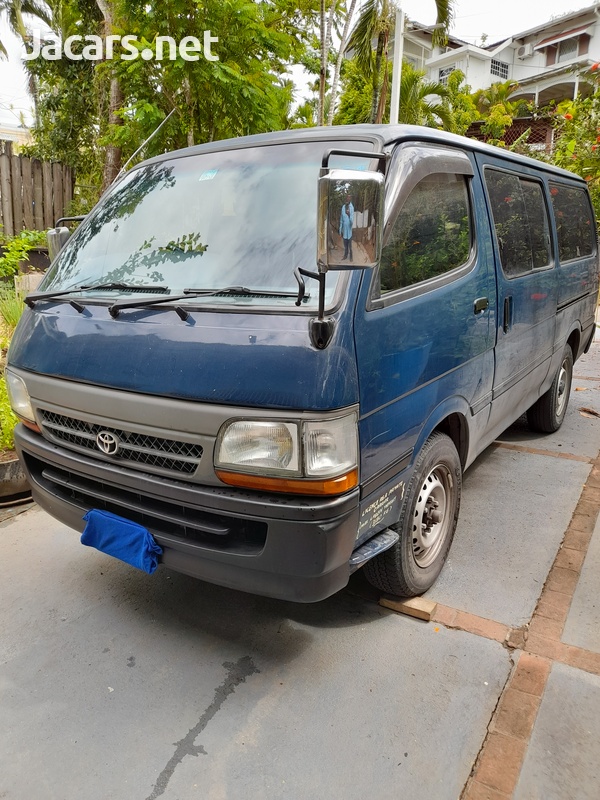 Toyota Hiace 5,0L 2004-3