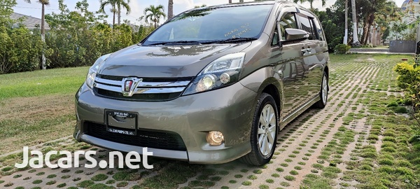 Toyota Isis 2,0L 2014-11