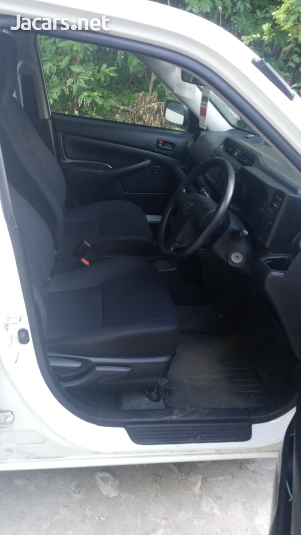 Toyota Probox 1,5L 2016-12