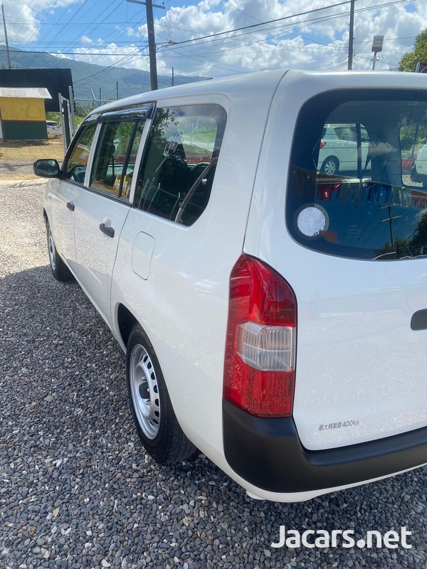 Toyota Probox 1,5L 2016-4