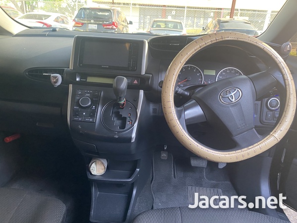 Toyota Wish 1,8L 2015-5