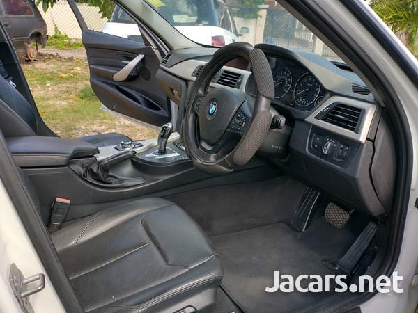 BMW 3-Series 2,0L 2013-5