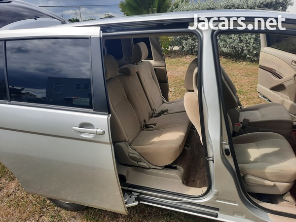 Toyota Isis 1,8L 2017-6