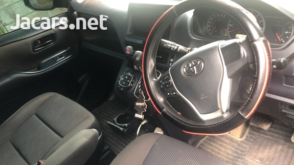 Toyota Voxy 2,0L 2014-2