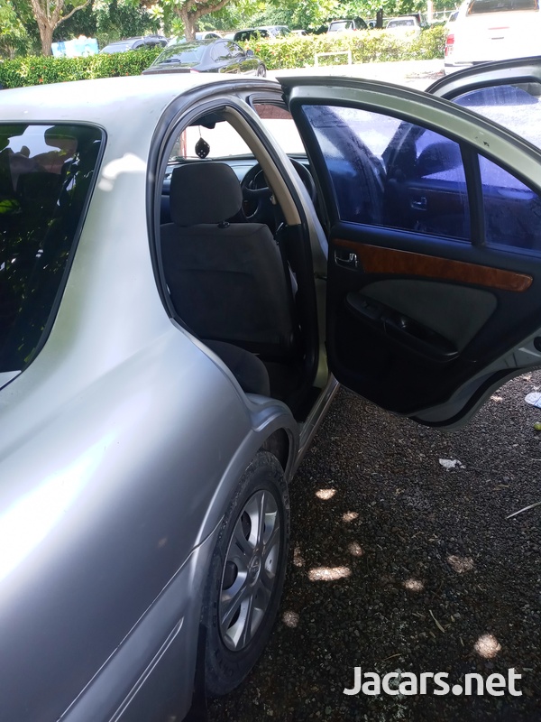 Nissan Almera 1,6L 2006-5