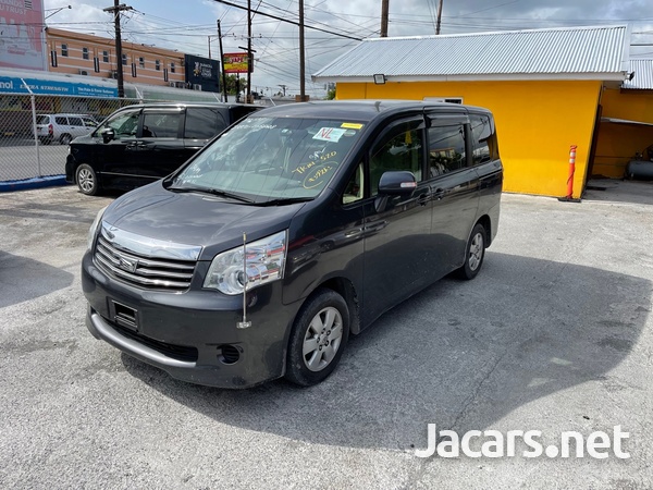 Toyota Noah 1,8L 2013