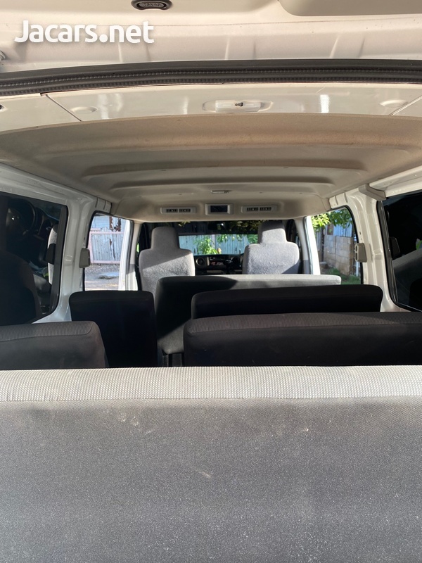 Nissan Caravan 2,5L 2015-5