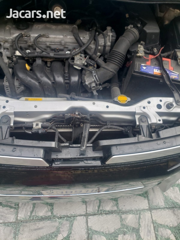 Toyota Voxy 2,0L 2014-10