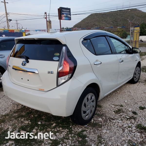 Toyota Aqua 1,5L 2016-7