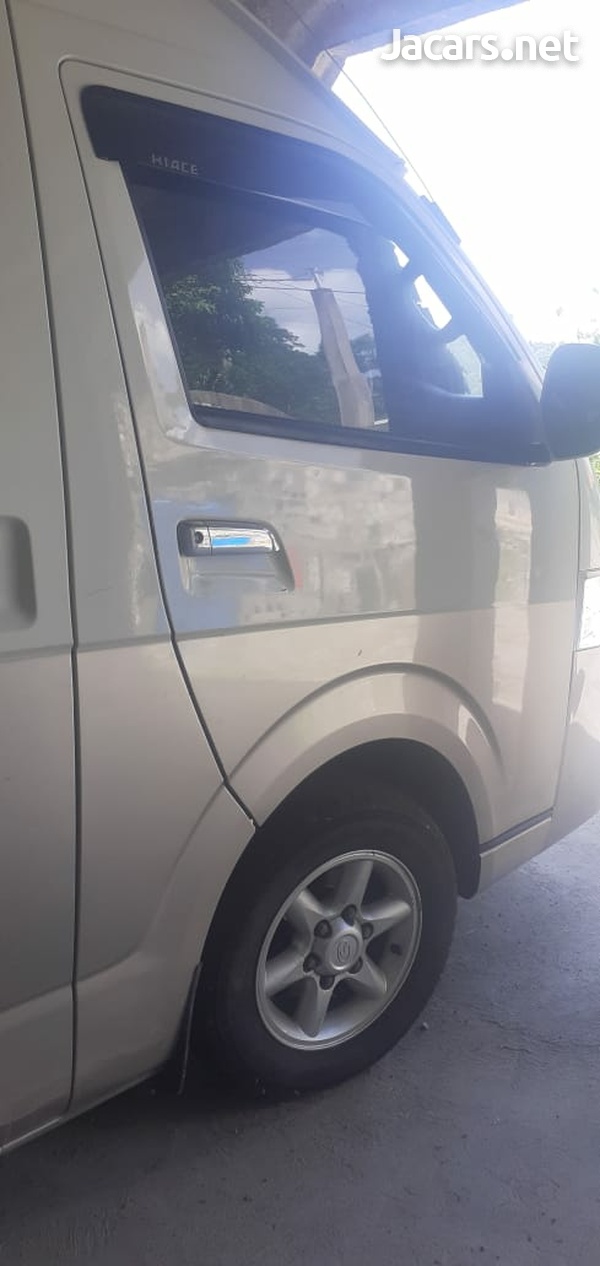 2016 Kinglong. 15 seater. mint condition-9