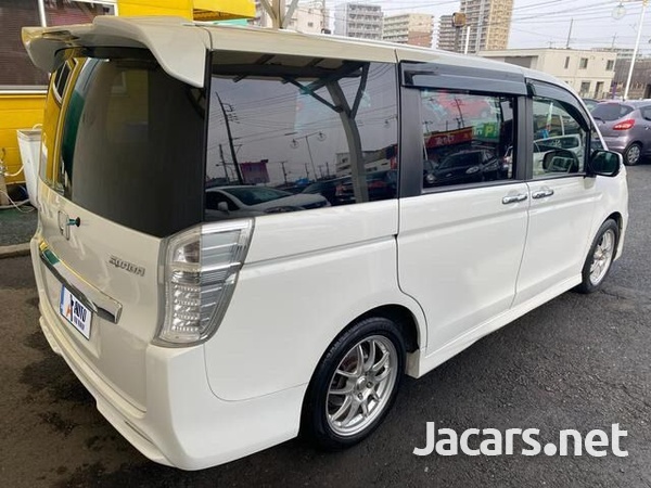 Honda Stepwgn Spada 1,8L 2013-4