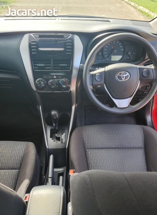 Toyota Yaris 1,3L 2020-6