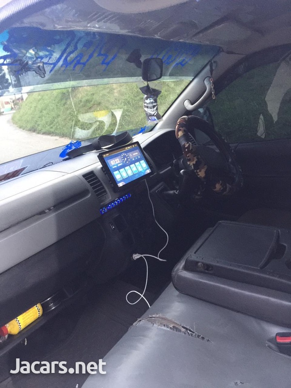 Toyota Hiace 3,0L 2013-9