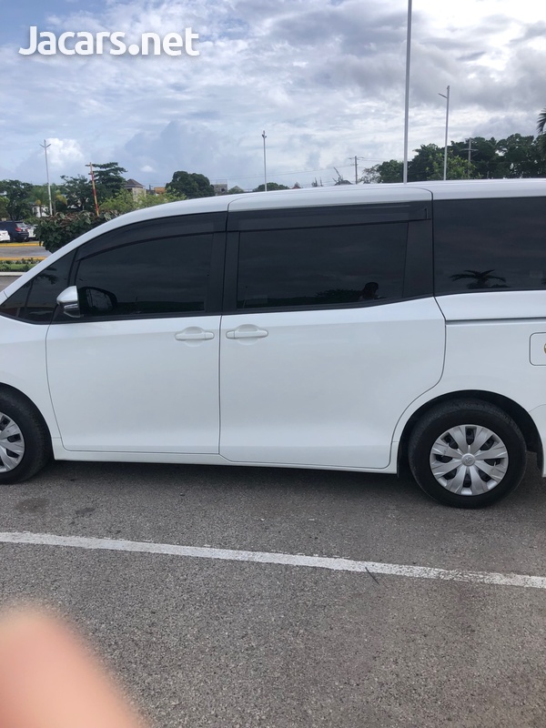Toyota Noah 2,0L 2016-7