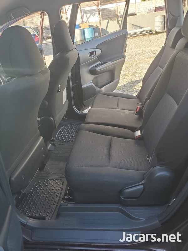Toyota Wish 1,8L 2013-6