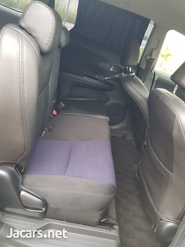 Toyota Wish 1,8L 2013-8