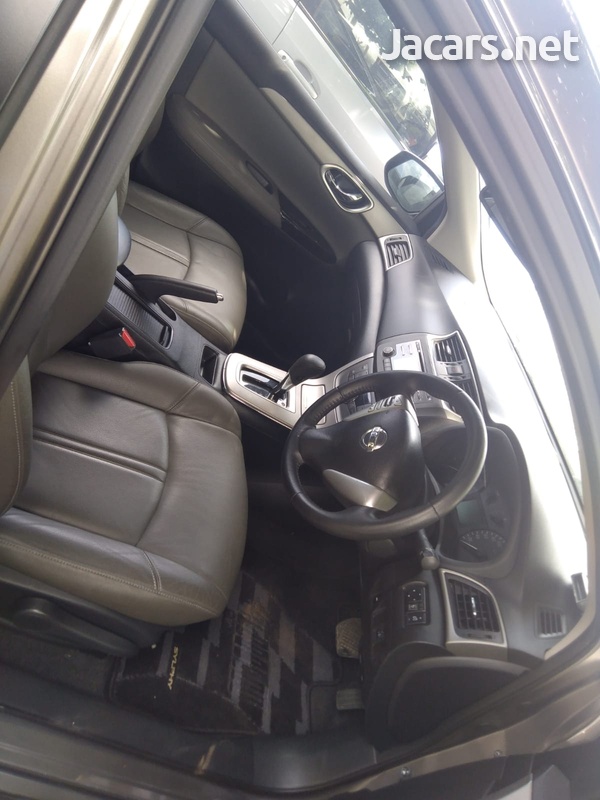 Nissan Sylphy 1,8L 2013-6