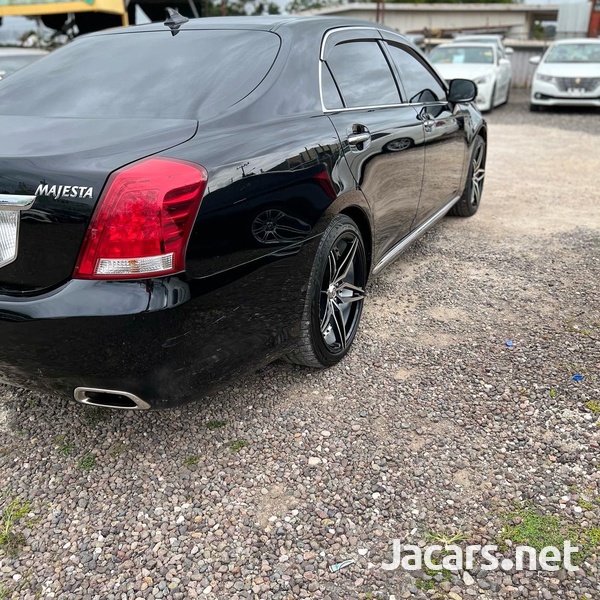 Toyota Crown 2,5L 2012-4