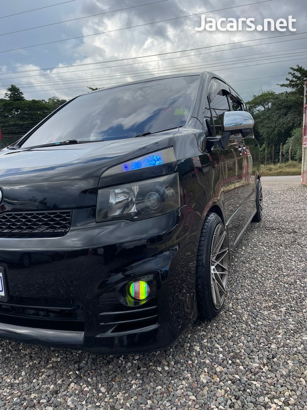 Toyota Voxy 2,0L 2012-2
