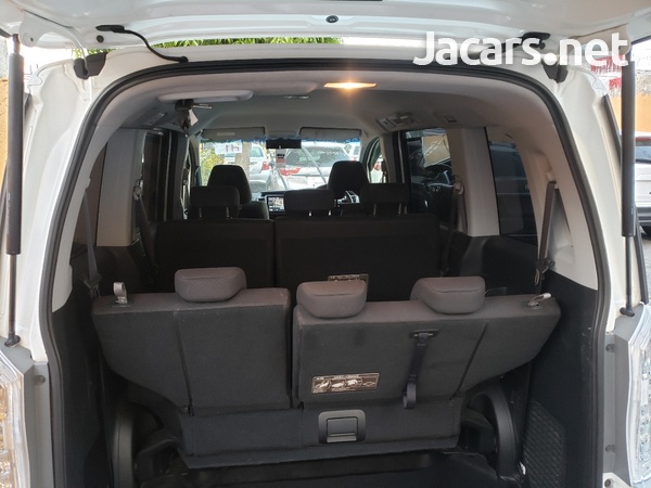 Honda Stepwgn Spada 2,0L 2013-7