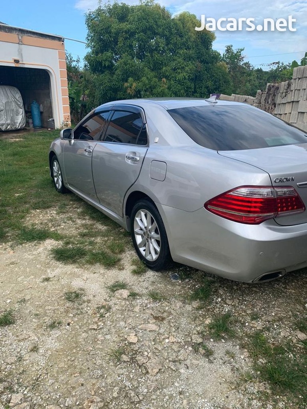 Toyota Crown 3,0L 2012-6