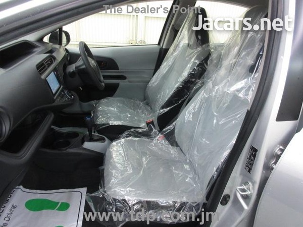 Toyota Aqua 1,5L 2013-7