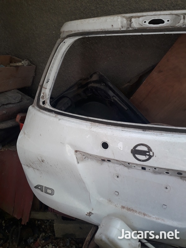 Nissan Ad wagon trunk-1
