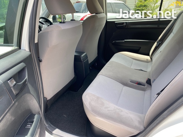 Toyota Axio 1,5L 2017-10