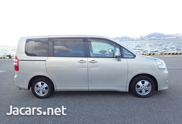 Toyota Noah 1,9L 2013-3