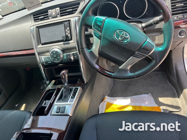 Toyota Mark X 2,5L 2012-4