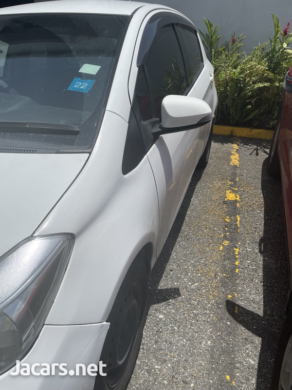 Toyota Vitz 1,0L 2013-3