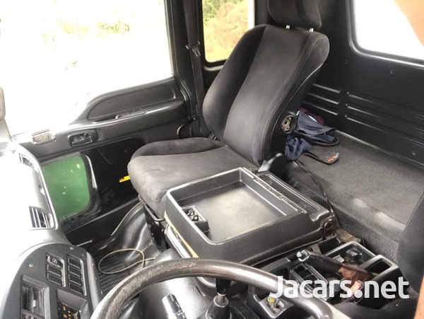 1999 Izuzu FTR box truck with lasco distributors contract-3