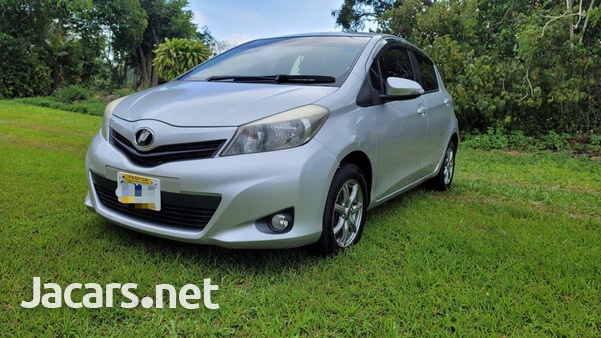 Toyota Vitz 1,0L 2013-1