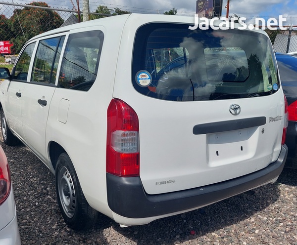 Toyota Probox 1,5L 2016-4