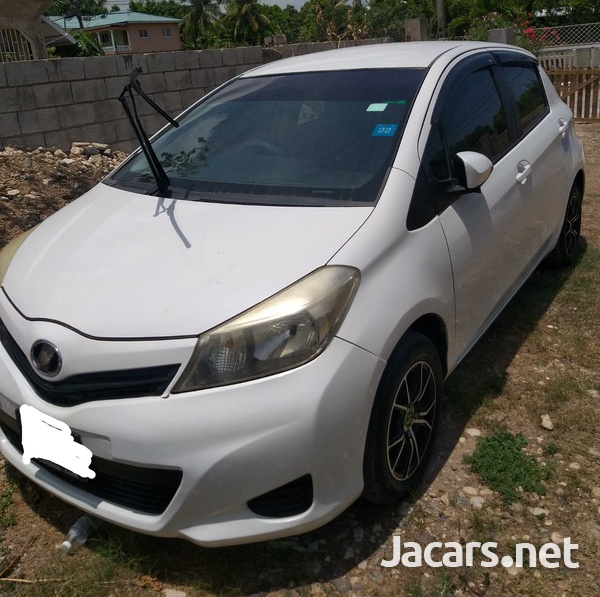 Toyota Vitz 1,0L 2012-4