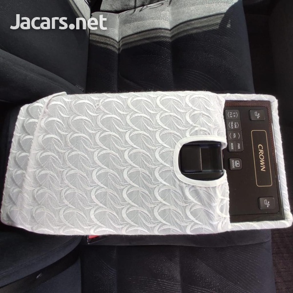 Toyota Crown 2,5L 2016-7