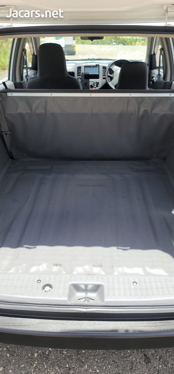 Nissan AD Wagon 1,5L 2017-10