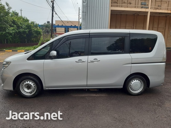 Nissan Serena 2,0L 2014-2
