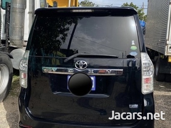 Toyota Voxy 2,0L 2012-3