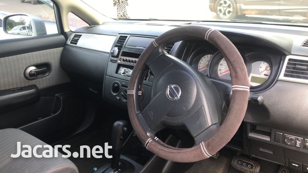 Nissan Tiida 1,8L 2010-8
