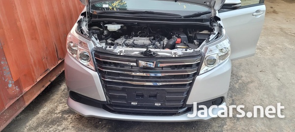 Toyota Noah 2,0L 2016-9